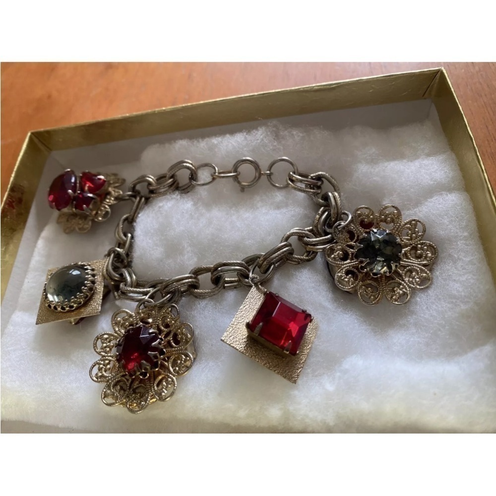 Vintage glass cabochons red color European bracelet.‌‌‌‌‌‌‌‌‌‌‌‌‌‌‌‌‌‌‌‌‌‌‌‌‌‌